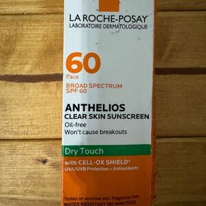 Anthelios Clear Skin Sunscreen SPF 60 -